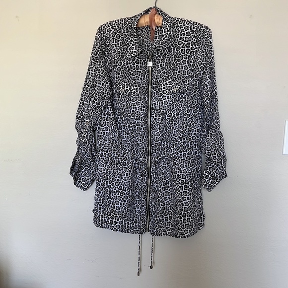 Michael Kors snow leopard, drawstring waist, zip up blouse, size large - Picture 5 of 11